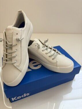 Keds Women's Kickback Leather Slip On Sneaker with Leather Laces - 9M KW0561